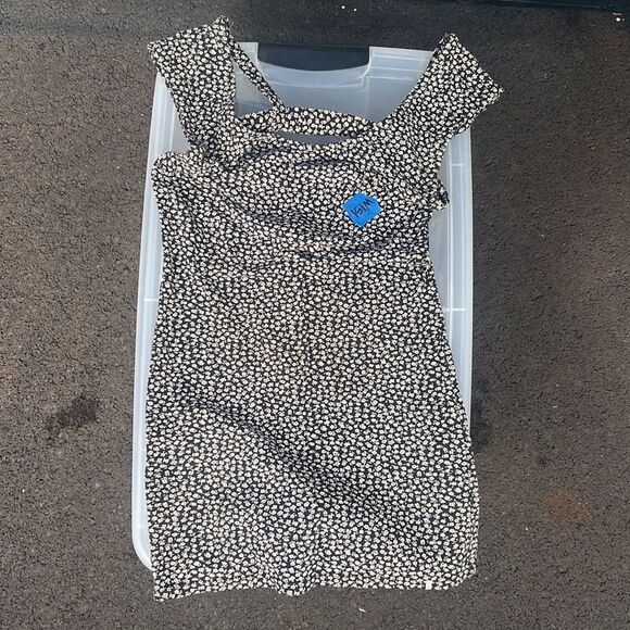 VOLCOM BLACK AND WHITE MINI DRESS SIZE SMALL - Picture 4 of 4